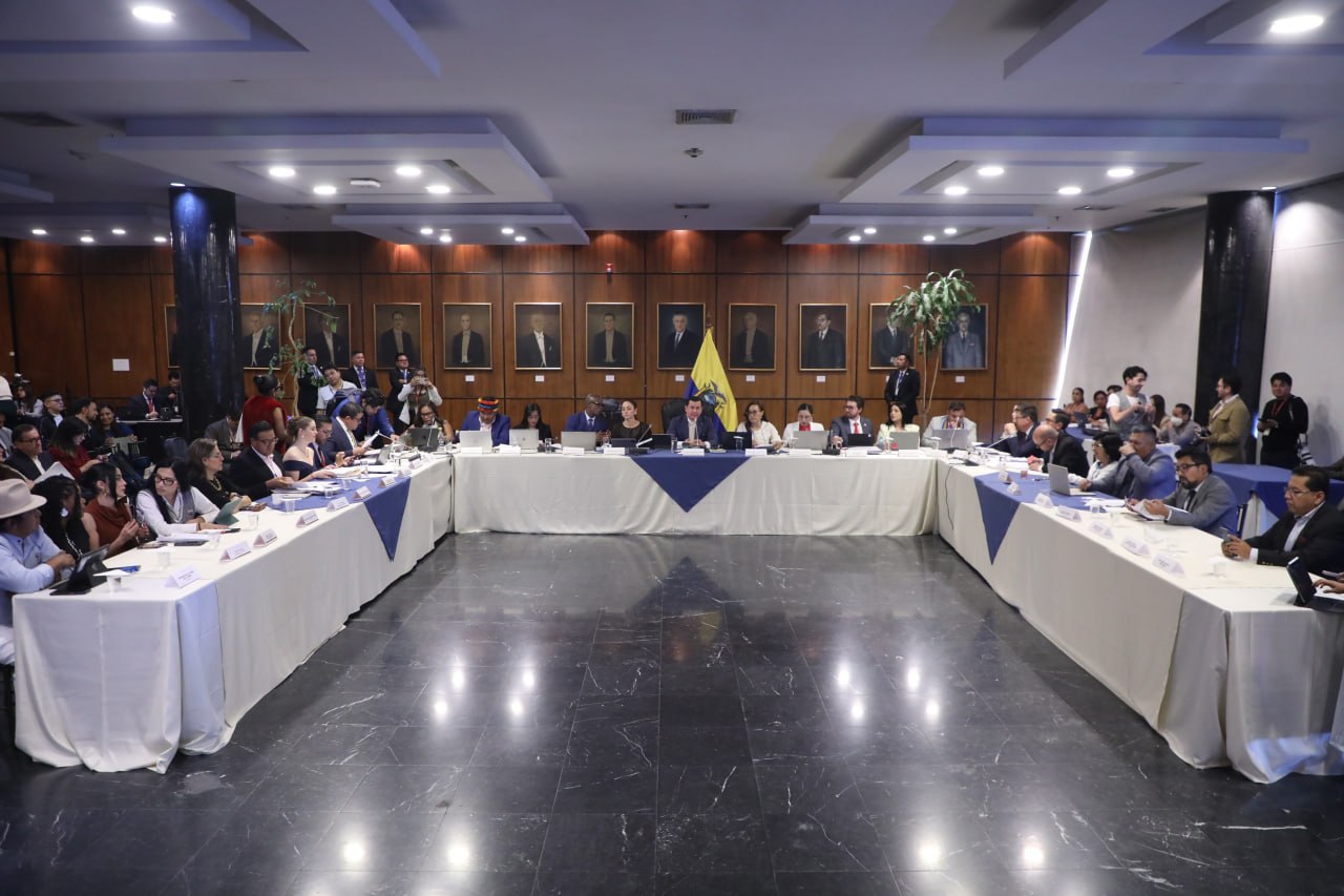 Fiscalización inicia recepción de pruebas de cargo y de descargo en el juicio político contra la exministra de Ambiente y Energía