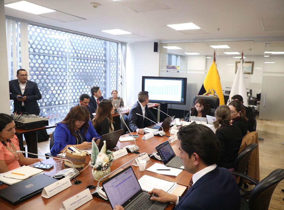 Representantes de ministerios informan rubros de la proforma para el ejercicio fiscal 2026