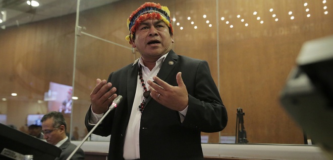 Tito Puanchir propone reforma para asegurar transparencia de las transacciones financieras