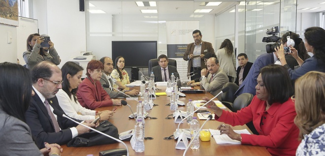 Gobiernos autónomos de Esmeraldas y Santa Elena podrían participar de rentas por industrialización de hidrocarburos