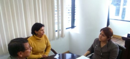 Ximena Peña y actores sociales debaten criterios para entrega de títulos habilitantes