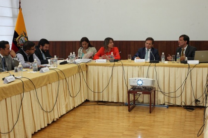 Comisión de Fiscalización busca pronta solución a problemática de pasajes aéreos