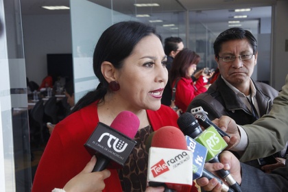Asambleísta Marisol Peñafiel propone reformas a la Ley de Servicio Público
