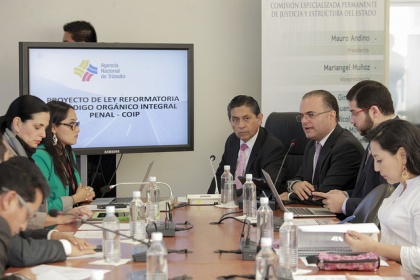 Transporte comunitario, cupos, fotorradares, temas de debate en reforma al COIP