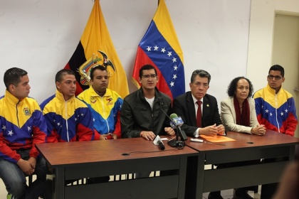 Asambleístas Diego Vintimilla y Eduardo Zambrano en rueda de prensa