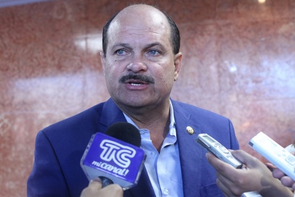 Agroproductores, líderes sociales acudieron al  diálogo que efectúa Carlos Bergmann