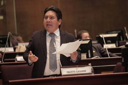 Asambleísta Fausto Cayambe agradece a los países hermanos por el apoyo y solidaridad. Foto - Archivo