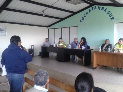 En la parroquia Cochapamba Sur se realizó diálogo ciudadano sobre enmiendas 