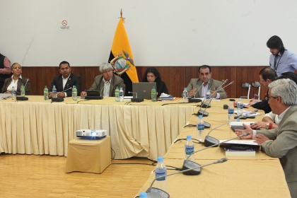 Médicos, académicos, asambleístas y sacerdote analizaron el tema de la bioética
