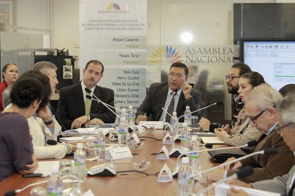 Comisión investiga trabajos realizados en pista del aeropuerto de Cuenca