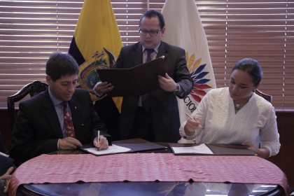 Asamblea y Universidad Católica suscriben convenio de cooperación académica