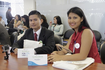 Jóvenes participan como asambleístas por un día en la Comisión de Régimen Económico