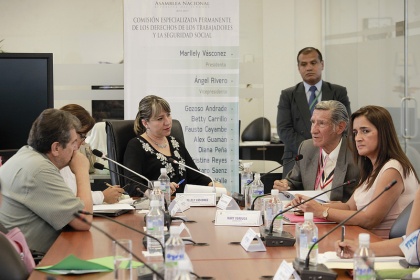 Comisión de Trabajadores escuchó inquietud de adultos mayores