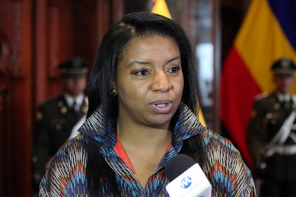 Alexandra Ocles pide propuestas para defender derechos lingüísticos