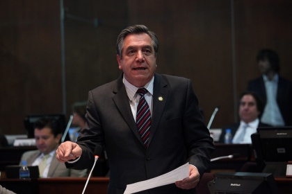 Asambleísta Patricio Donoso solicita presencia de Contralor  
