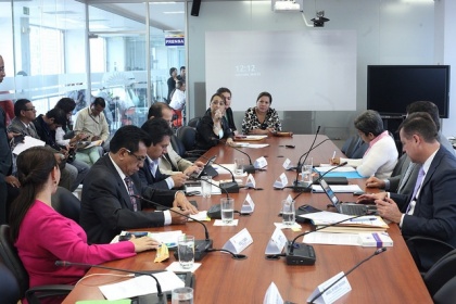 Comisión de los Derechos de los Trabajadores y la Seguridad Social, escuchó a tres empleadas, en representación de 110 servidores públicos civiles de la Policía Nacional del Distrito de Guayaquil Zona 8