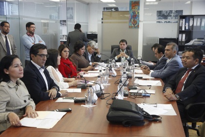 Comisión de Salud retoma estudio de medicina prepagada, recibe al Defensor del Pueblo
