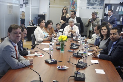 Tema farmacéutico debe ser discutido con usuarios: Pedro Páez