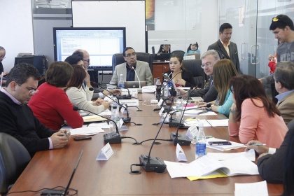 Ministro de Finanzas y Directora del SRI acudirán a la Comisión de Régimen Económico
