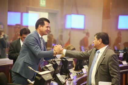 Asambleísta William Garzón felicita a su colega Carlos Vera