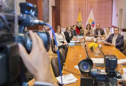 Medios de comunicación consultan a miembros del Consejo de Administración Legislativa sobre el trámite de la comisión multipartidista.