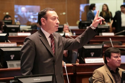 César Carrión, asambleísta