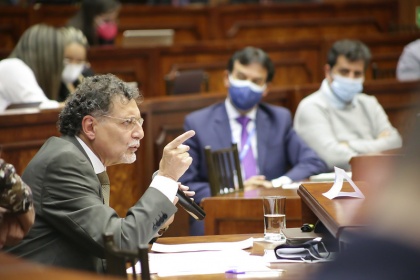 Pablo Celi defendió legalidad de su nombramiento y ejercicio como contralor