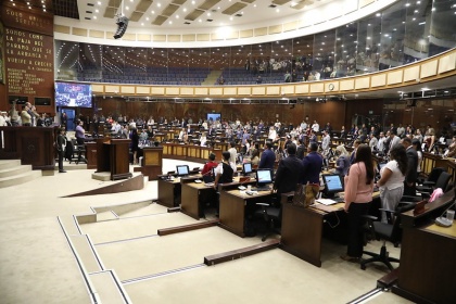 Pobladores de Palo Quemado y las Pampas exponen en el Pleno de la Asamblea su posición frente a la explotación minera en la zona