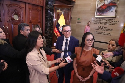 Viviana Veloz y Fernando Cedeño presentaron un proyecto de reformas al COIP en temas del doble conforme o derecho a recurrir