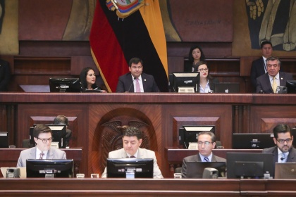 Parlamentarios debatirán normativa para frenar cobros indebidos de las instituciones del  sistema financiero nacional