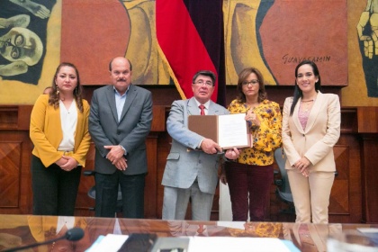 Asambleístas reconocen labor cultural de la Casa Juan Montalvo