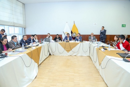 Parlamentarios establecen nuevas garantías en la transportación de grupos de atención prioritaria