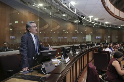 Mauricio Proaño propone medidas para cuidar inocuidad de alimentos y salud pública