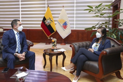 Presidenta de la Asamblea, Defensor Público, saludo protocolario,