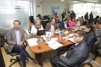 Analizan posibilidad que sucursales de entidades financieras extranjeras puedan efectuar operaciones en Ecuador