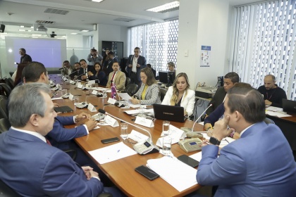 Parlamentarios exigen priorización de obras de reconstrucción y reactivación económica para las provincias de Manabí y Esmeraldas 