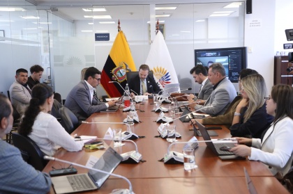 Comisión del Derecho a la Salud,proyectos unificados para la atención integral de la obesidad, Superintendencia de Compañías, Valores y Seguros, representantes del sector asegurador y de empresas de medicina prepagada,