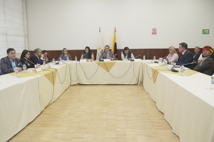 Autoridades de Comercio Exterior, Industrias, ANT, tricicleros, Fedotaxis acuden a Comisión Ocasional de Tránsito 
